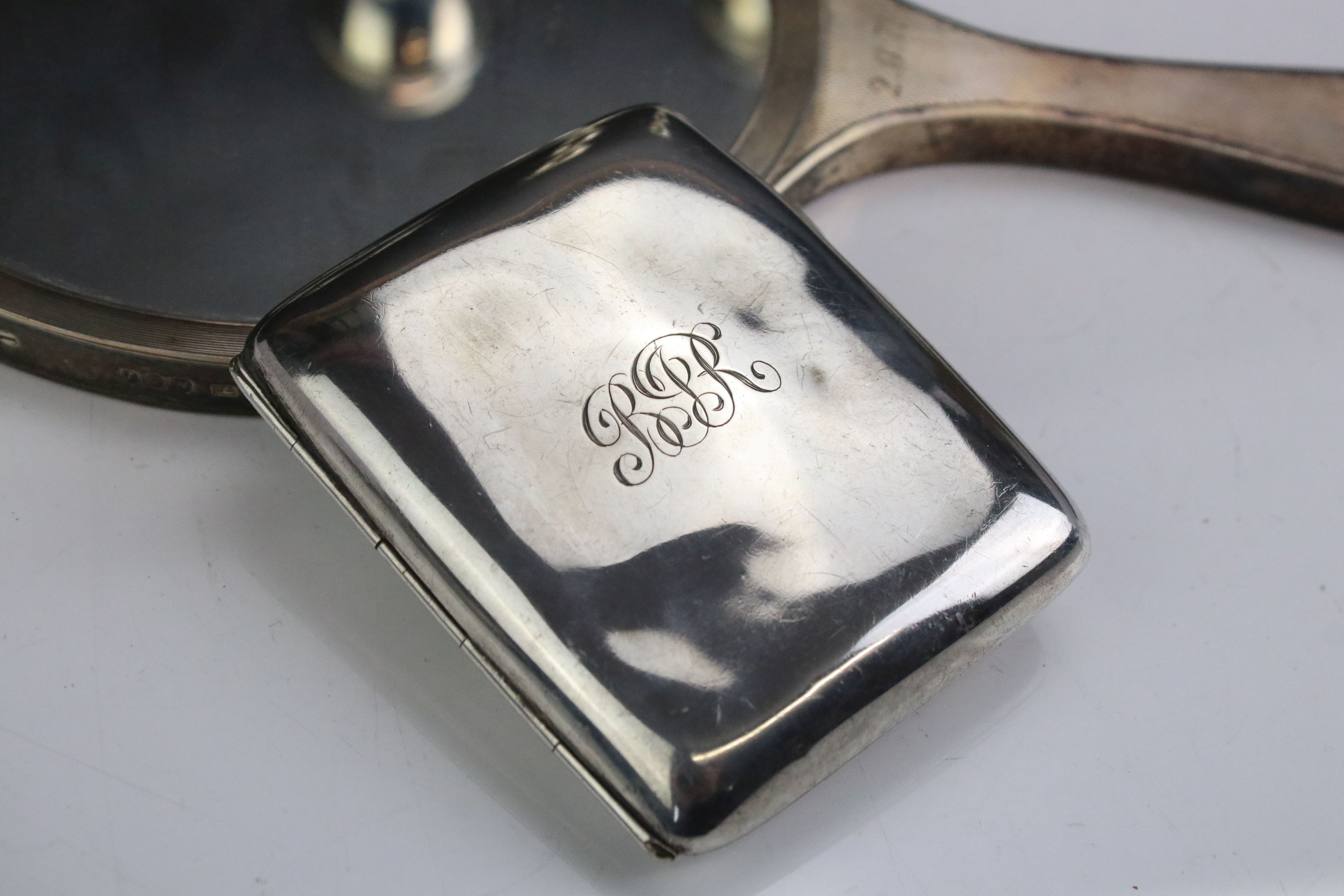 Group of silver items to include to include a George V cigarette case of rectangular plain - Image 6 of 14