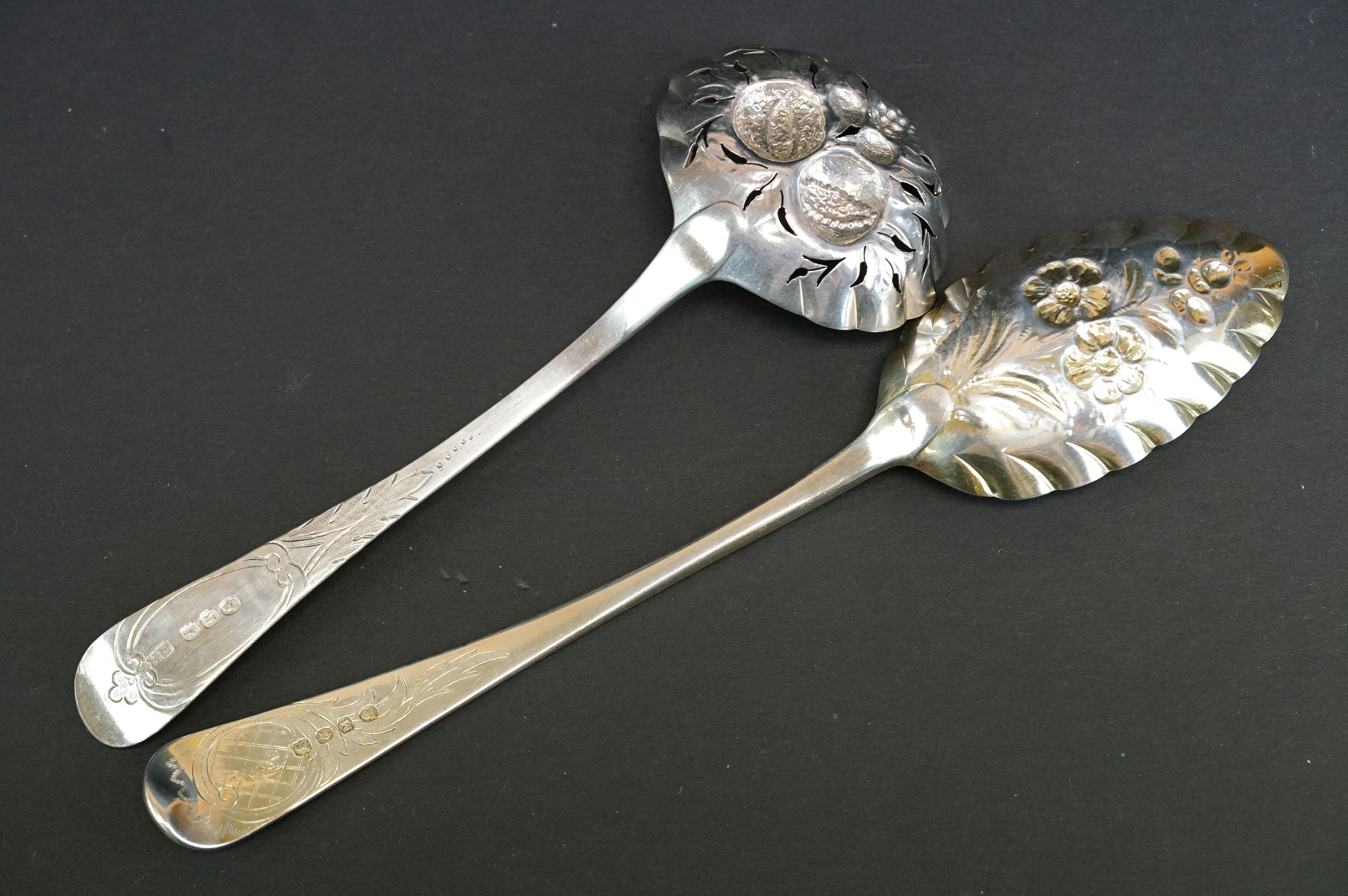 Small collection of silver items to include four Georgian converted berry spoons with gilt bowls ( - Image 14 of 20