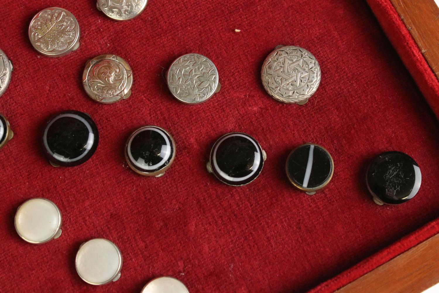 Cased collection of dress studs, to include bulls eye agate, banded agate, mother-of-pearl, pietra - Image 7 of 14