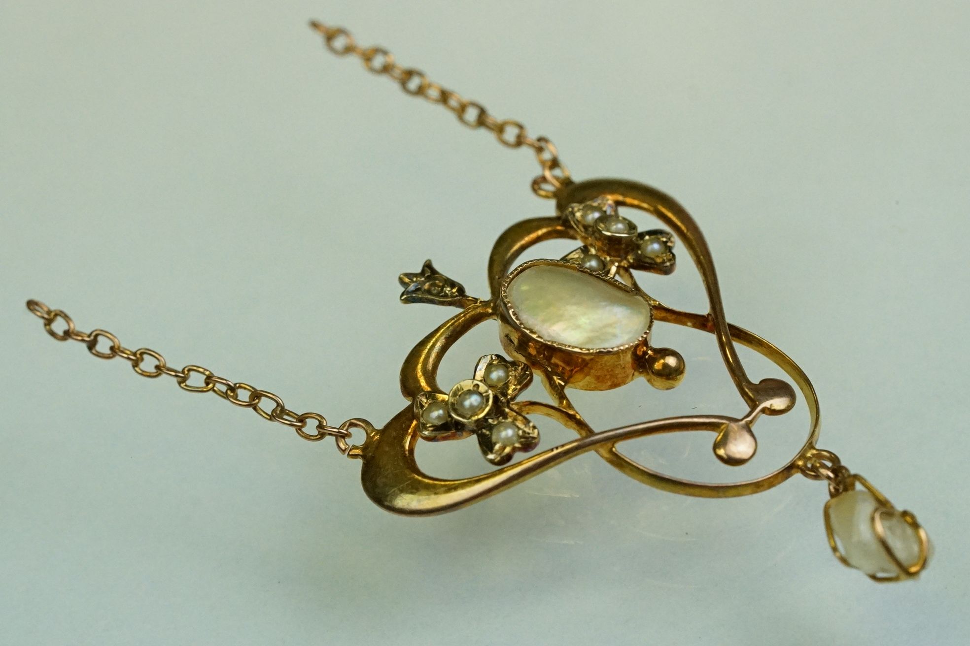 Edwardian pearl 9ct yellow gold pendant, the central blister pearl measuring approx 8.5mm x 6mm, - Image 2 of 15