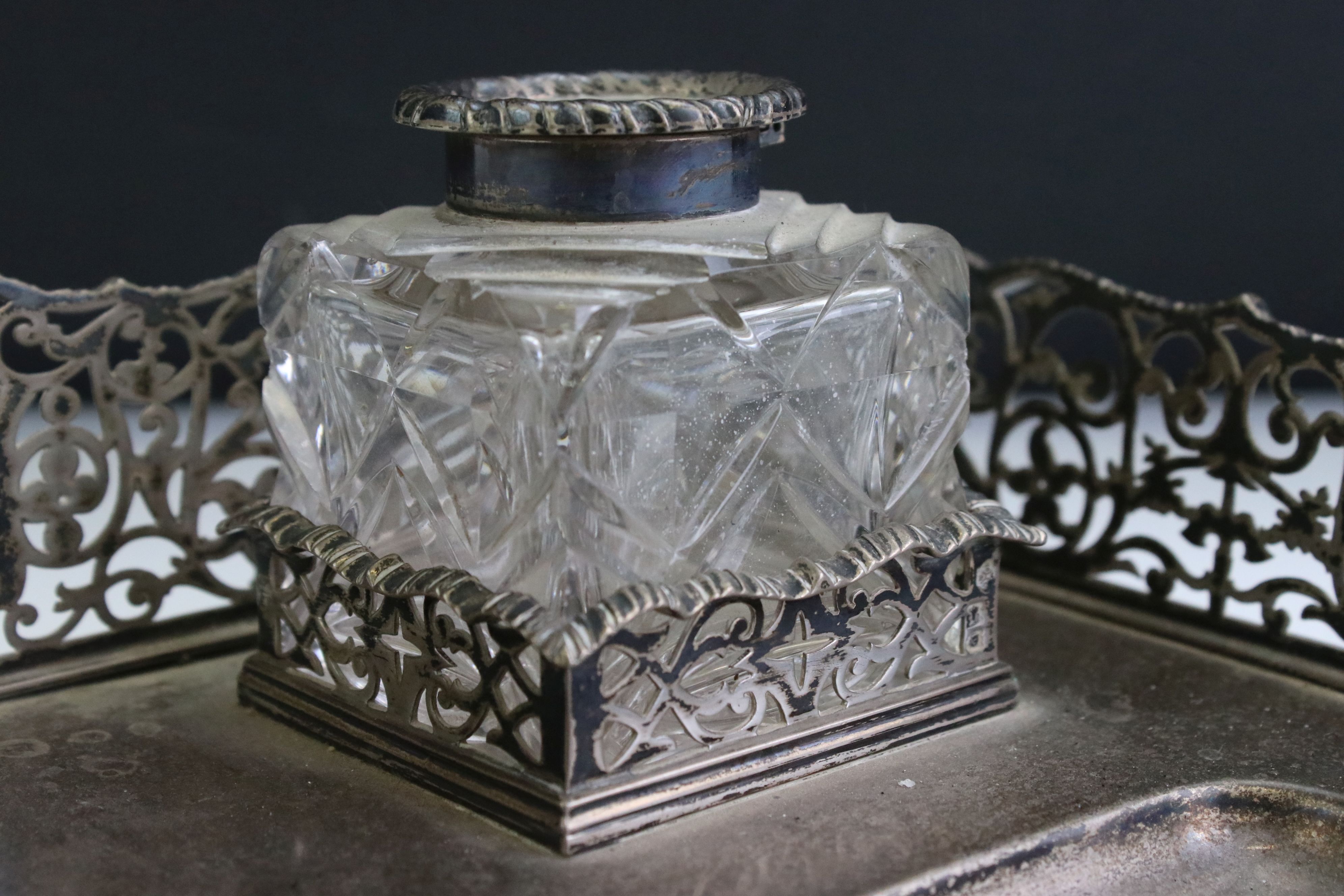 Edwardian silver standish with two cut glass silver topped ink wells, the stand with pierced foliate - Image 5 of 8