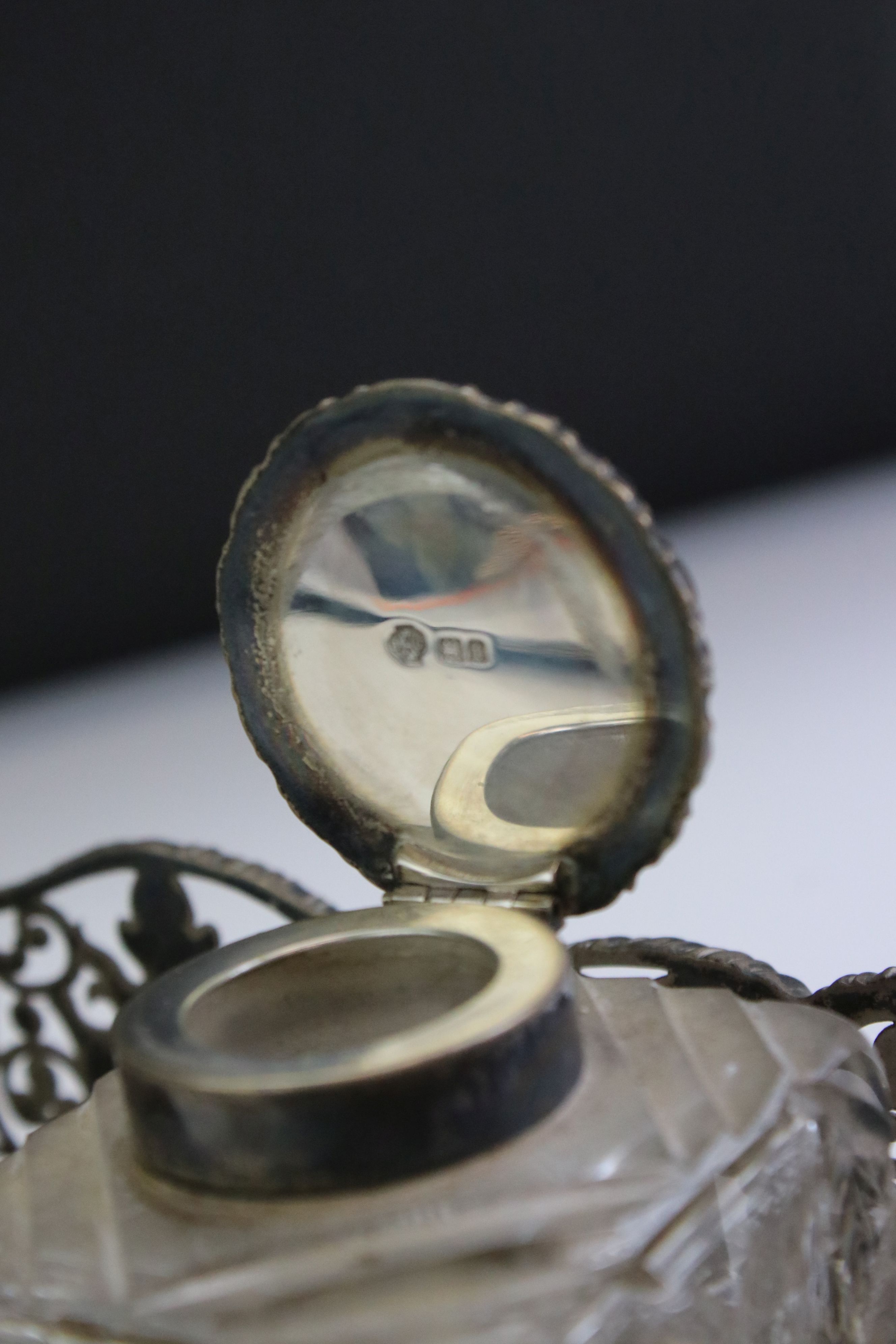 Edwardian silver standish with two cut glass silver topped ink wells, the stand with pierced foliate - Image 6 of 8