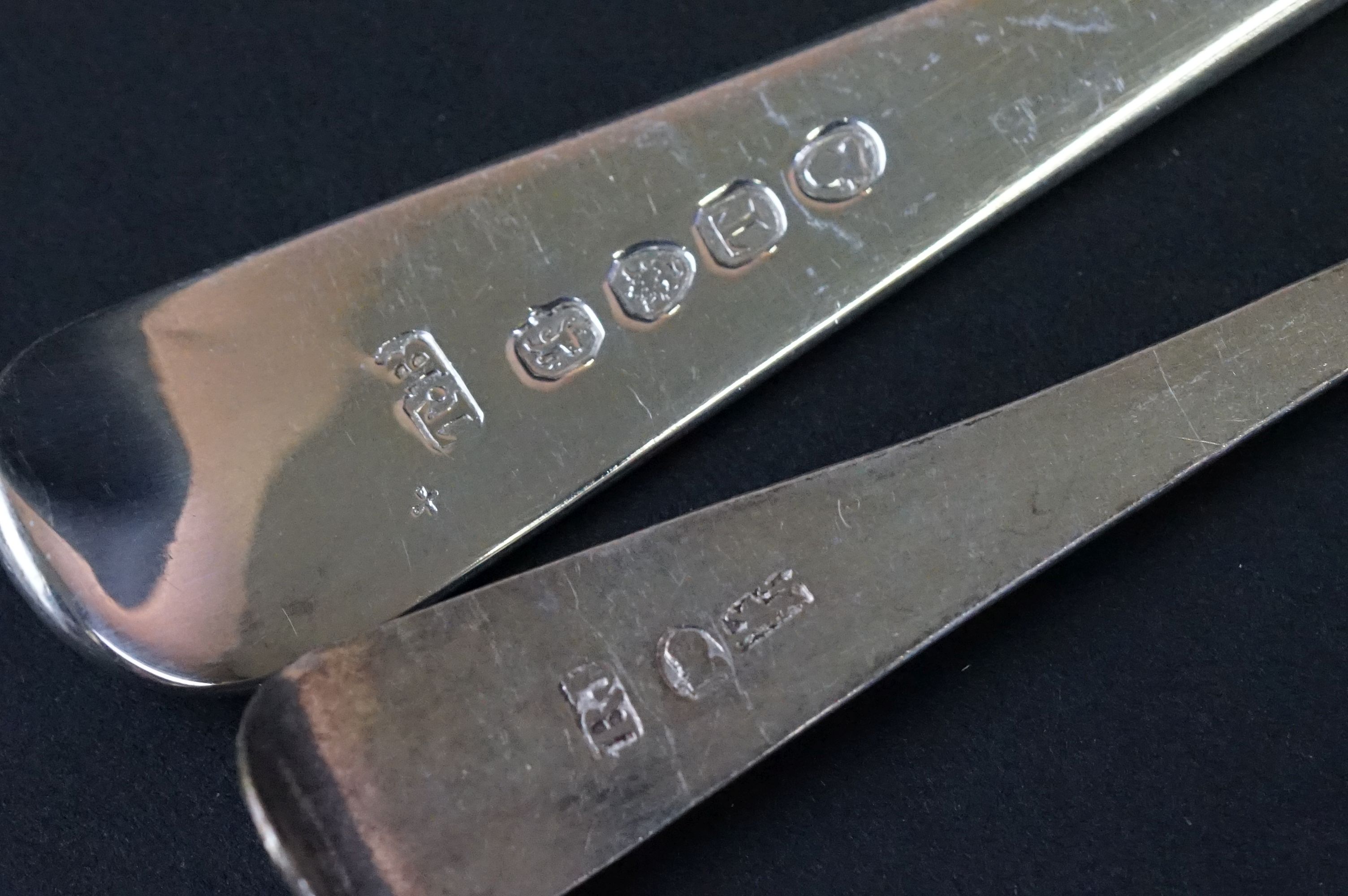 Small collection of silver items to include four Georgian converted berry spoons with gilt bowls ( - Image 12 of 20