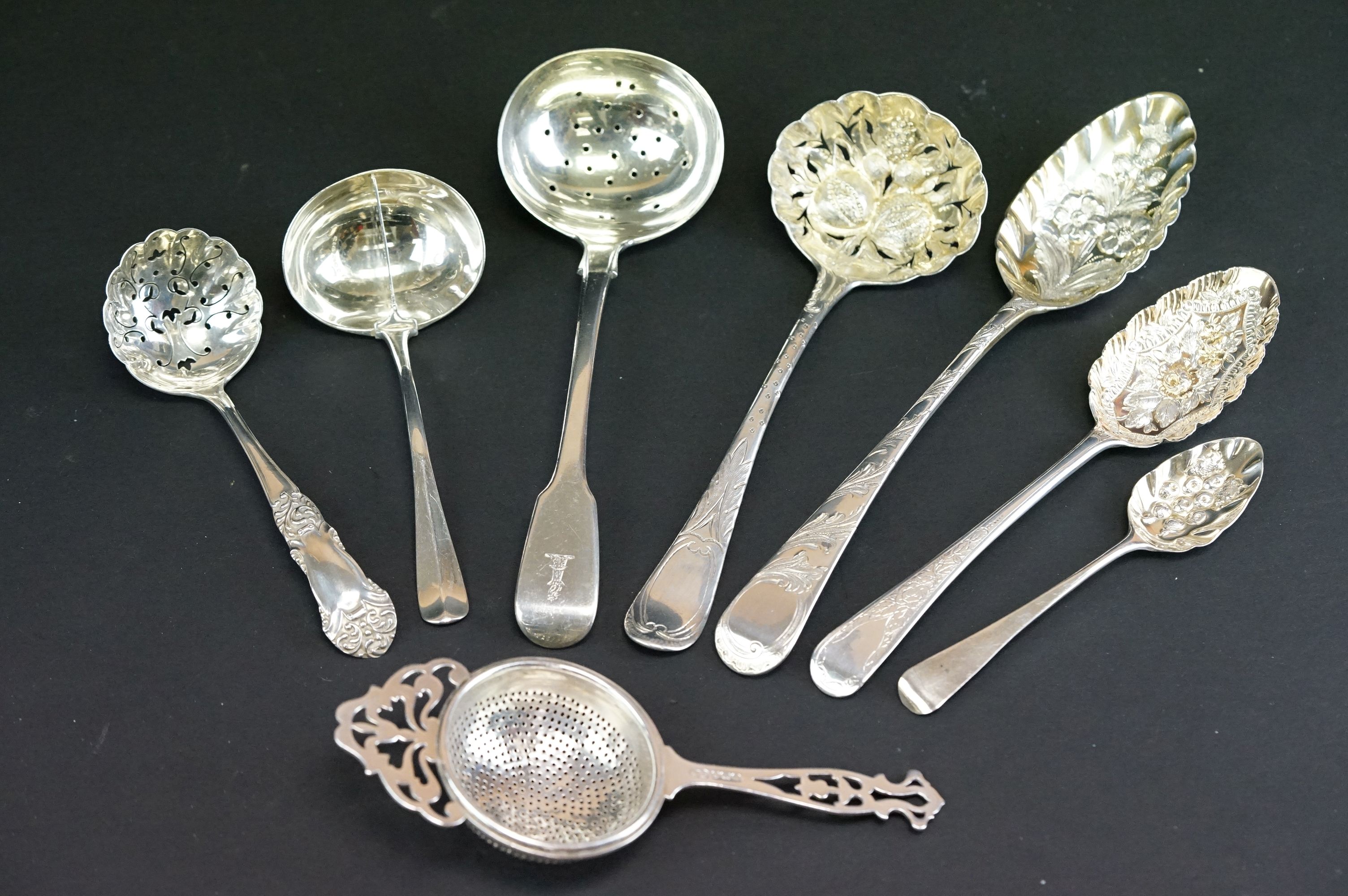 Small collection of silver items to include four Georgian converted berry spoons with gilt bowls ( - Image 2 of 20