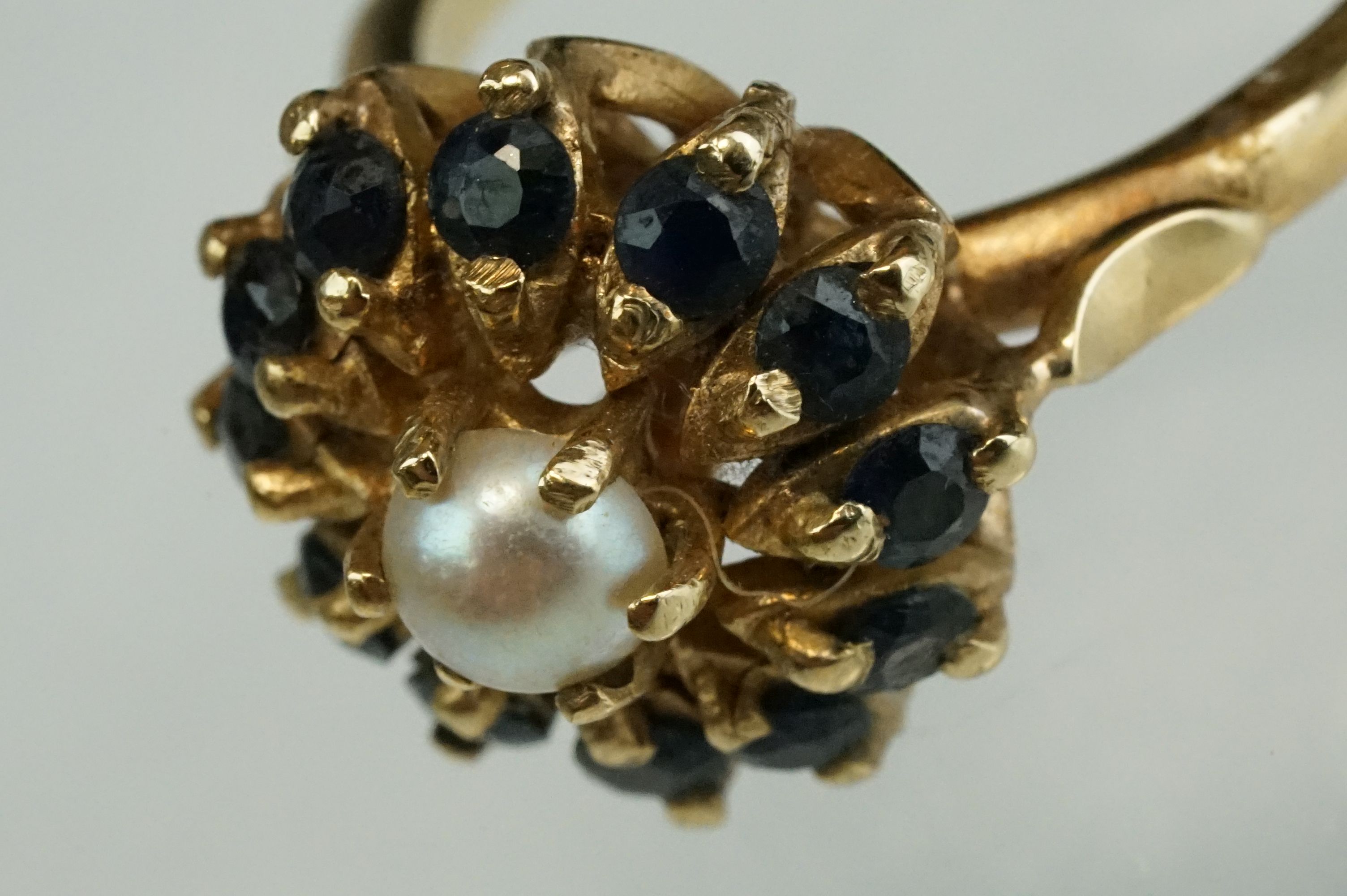 Pearl and sapphire 9ct yellow gold flower head cluster ring, the white cultured pearl to centre with - Image 7 of 9