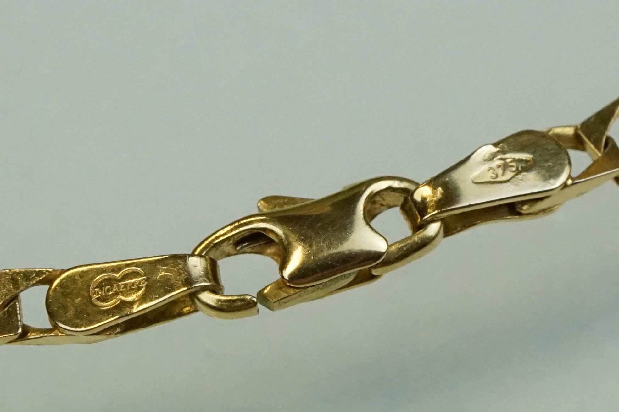 9ct yellow gold flat curb link necklace, lobster clasp, length approx 46cm - Image 2 of 6