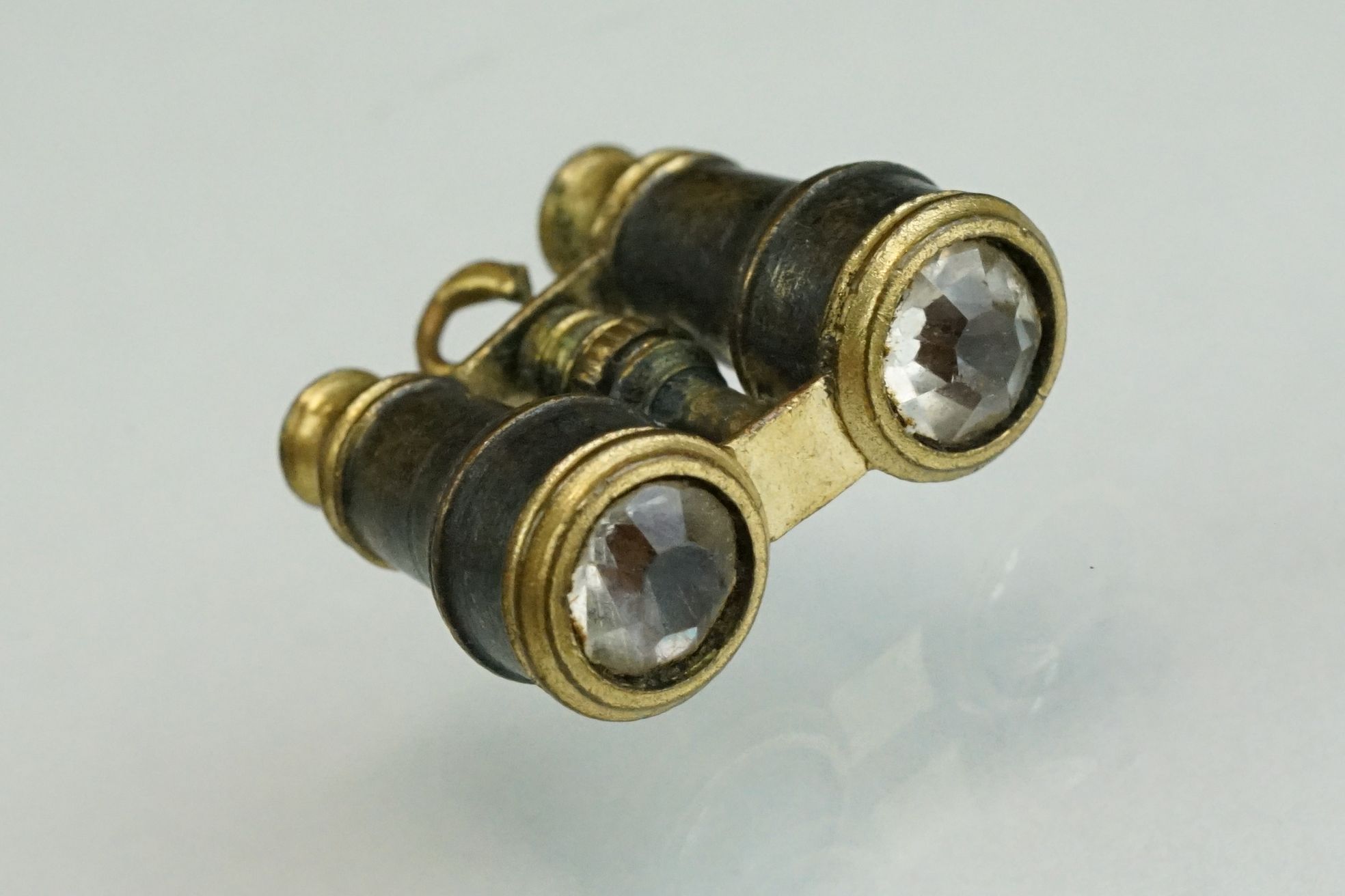 Pair of early 20th century paste unmarked silver drop earrings, flower head design, screw back ear - Image 9 of 27