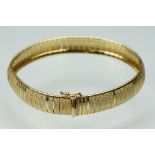 10ct yellow gold bracelet, textured and polished panels, tongue and box clasp with safety catch,