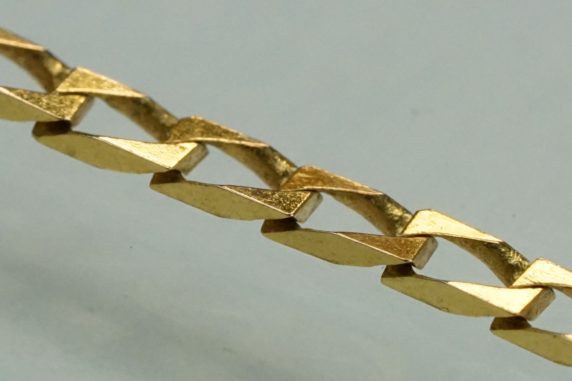 9ct yellow gold flat curb link necklace, lobster clasp, length approx 46cm - Image 5 of 6