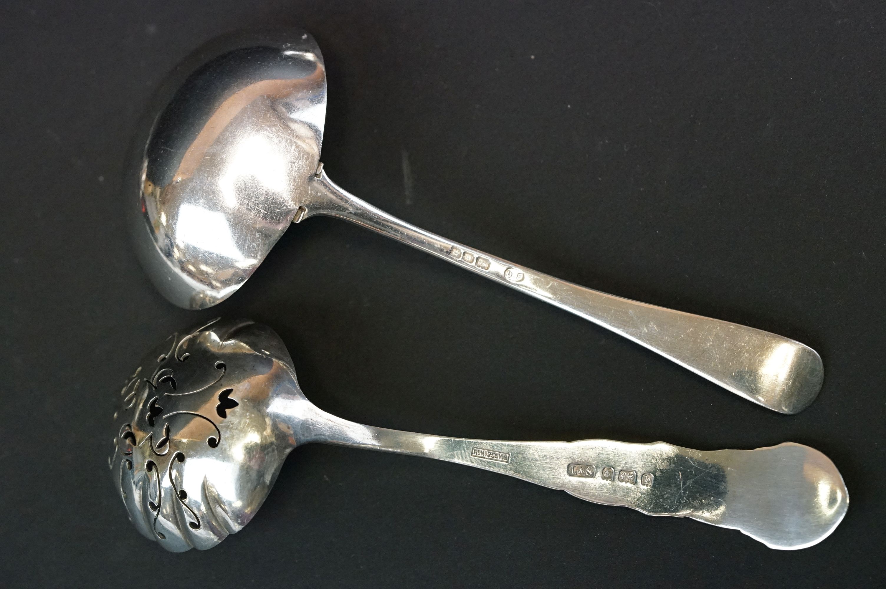 Small collection of silver items to include four Georgian converted berry spoons with gilt bowls ( - Image 7 of 20