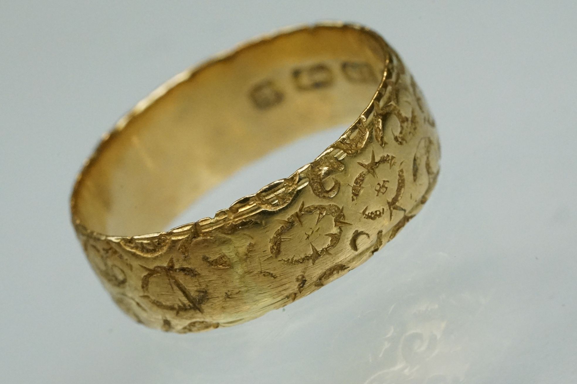 Victorian 18ct yellow gold wedding band, engraved decoration, width approx 6.5mm, ring size O-O½, - Image 2 of 8