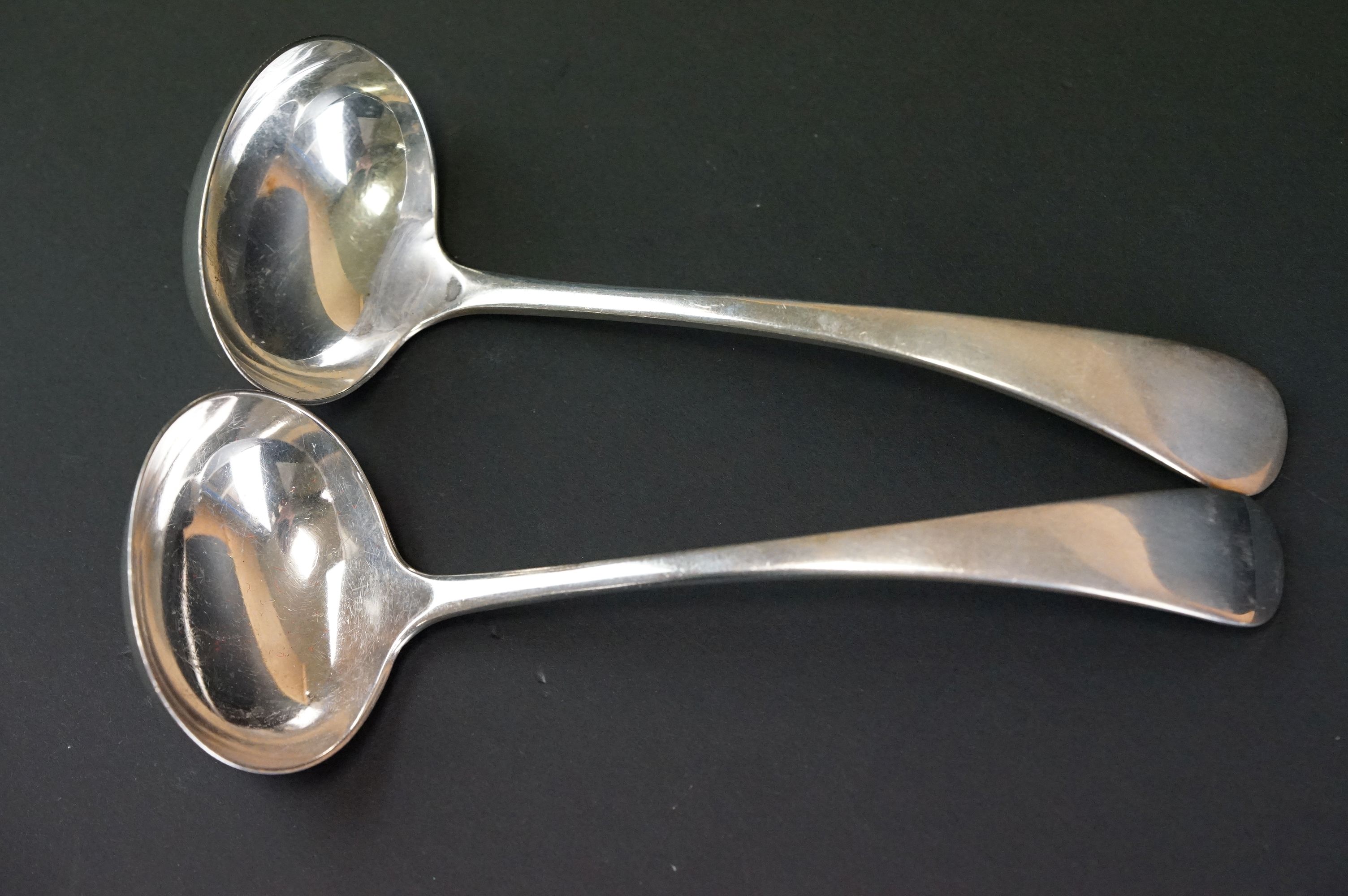 Pair of Early 20th century Old English Pattern silver sauce ladles, hallmarked London 1901-2, makers