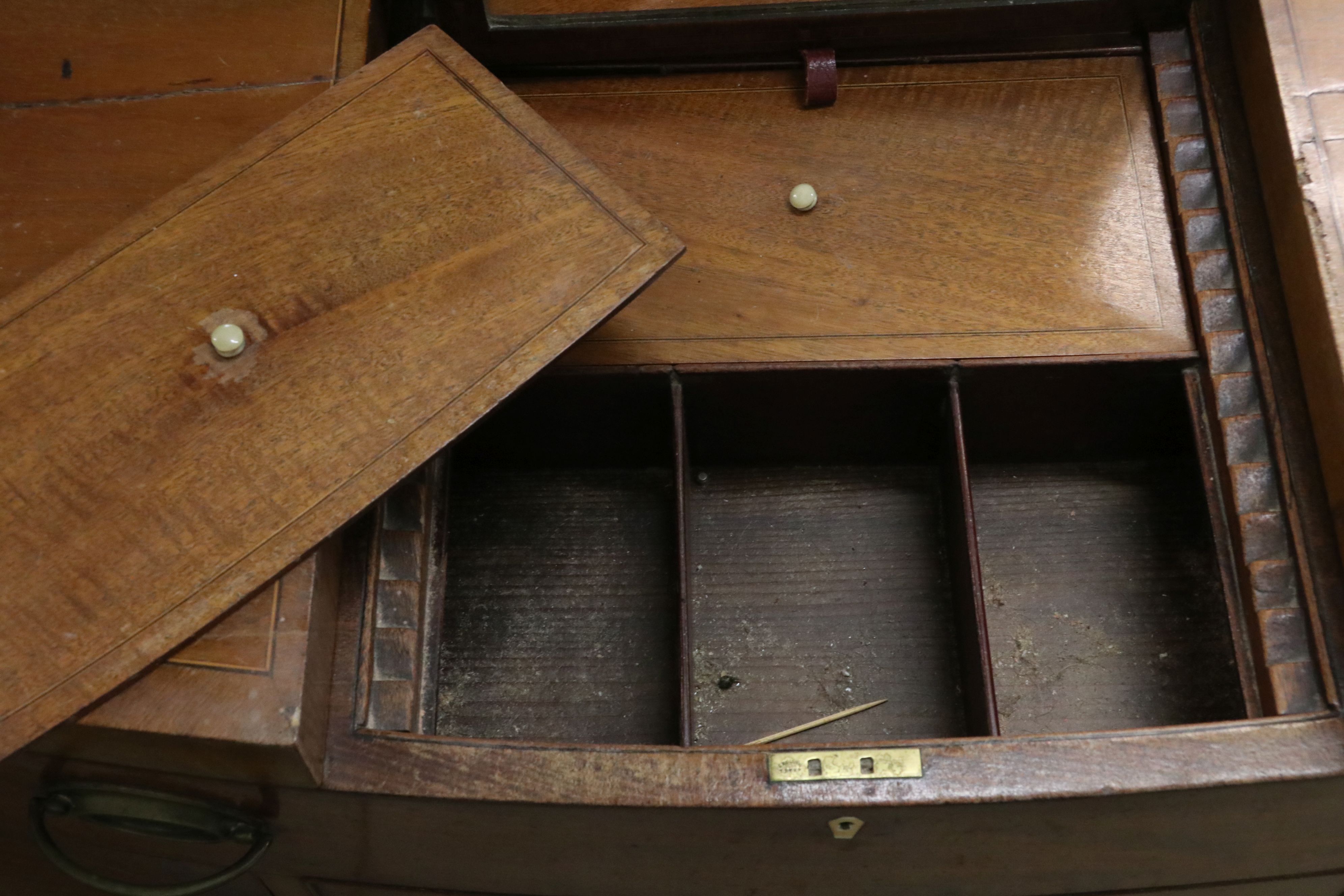 George III Mahogany bow front enclosed Dressing Table, the central hinged lid enclosing a ratchet - Image 4 of 5