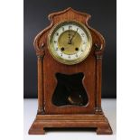 Early 20th Century Arts & Crafts style oak mantle clock with cream dial, Arabic numerals, bevelled