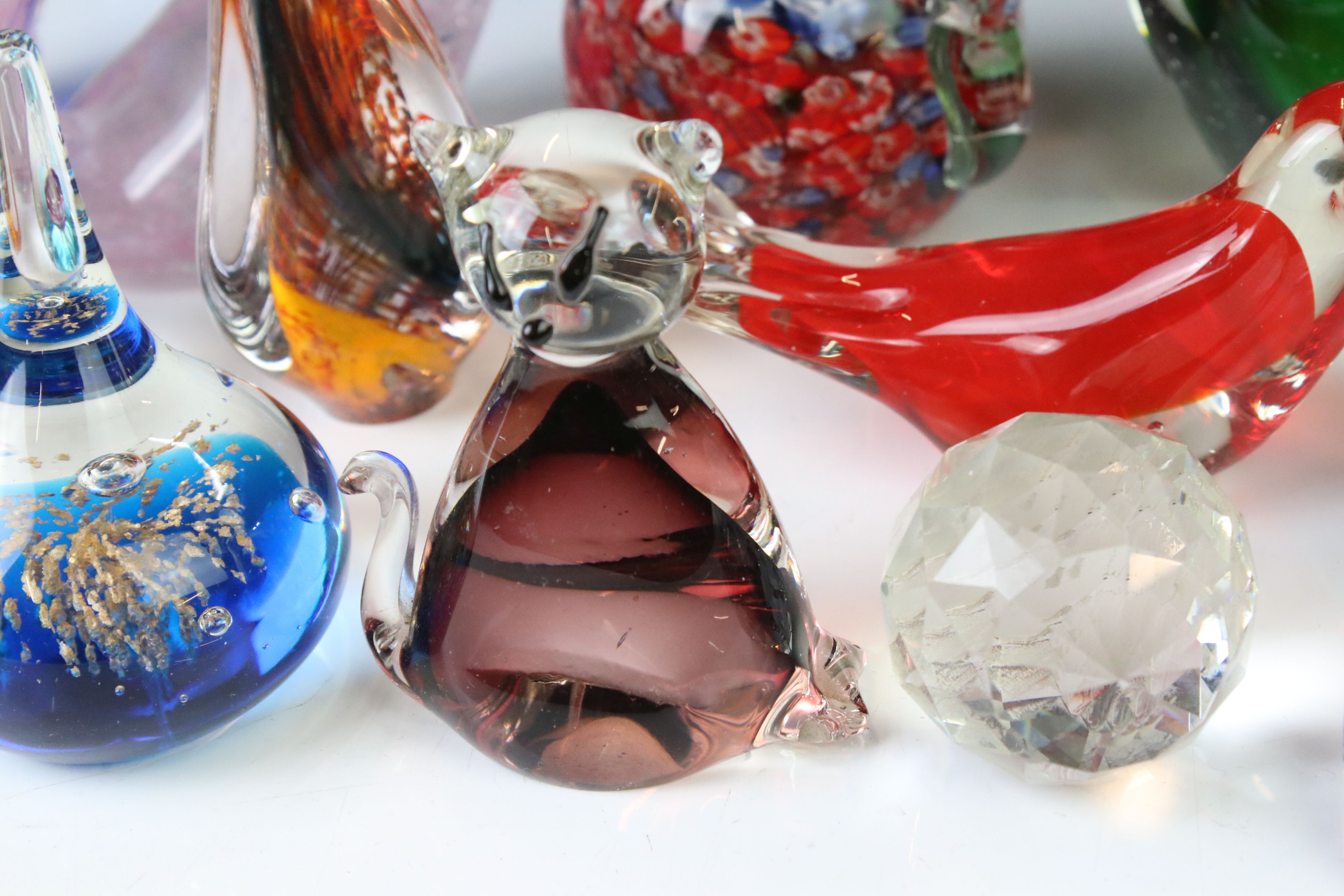 Collection of glass paperweights, to include animals, tea pot etc - Image 8 of 9