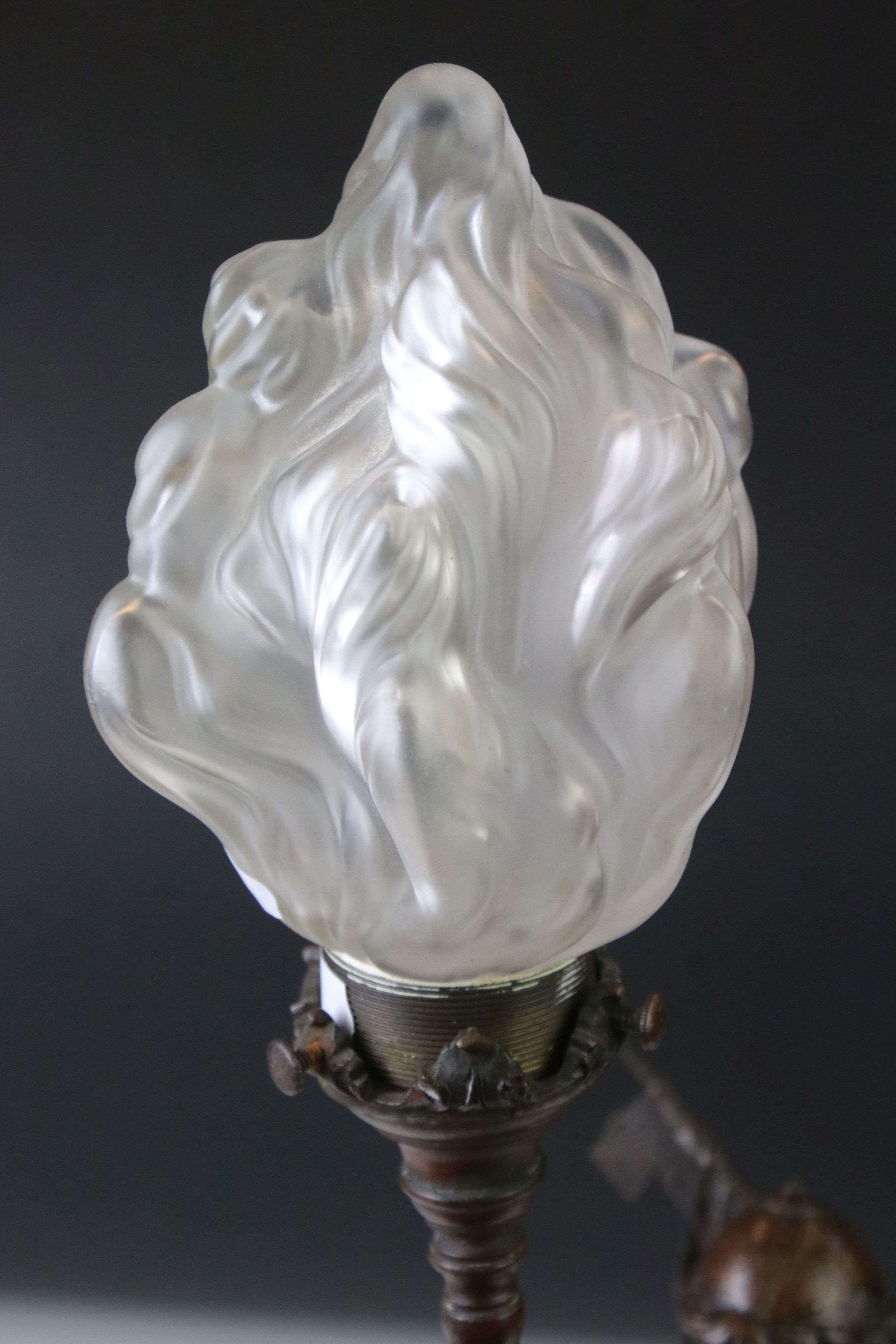 After E. Pirault: A late 19th / early 20th century French spelter table lamp in the form of Victory, - Image 3 of 9