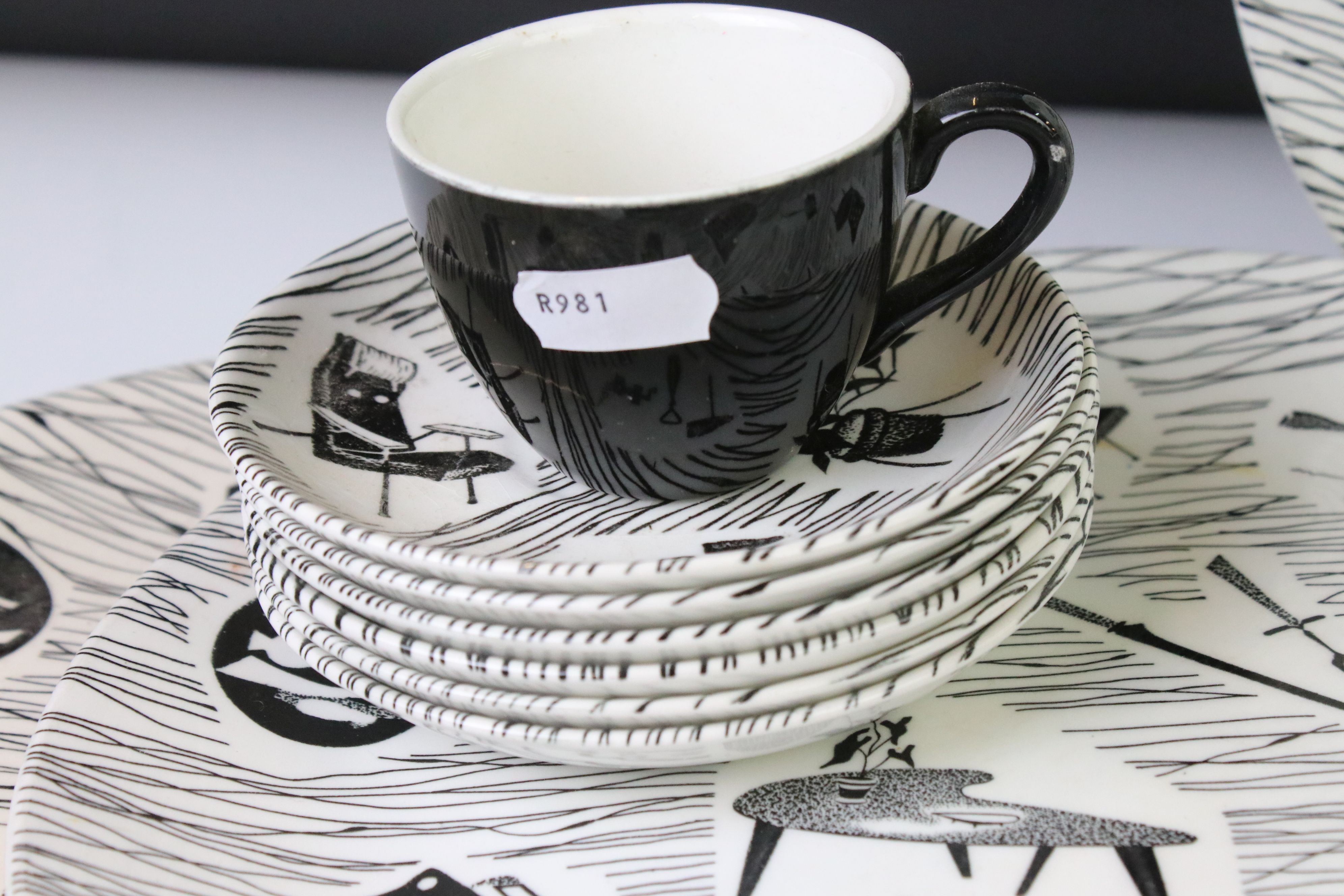 Ridgway Potteries 'Homemaker' pattern part tea set comprising teapot (missing lid), 5 teacups, 6 - Image 2 of 8