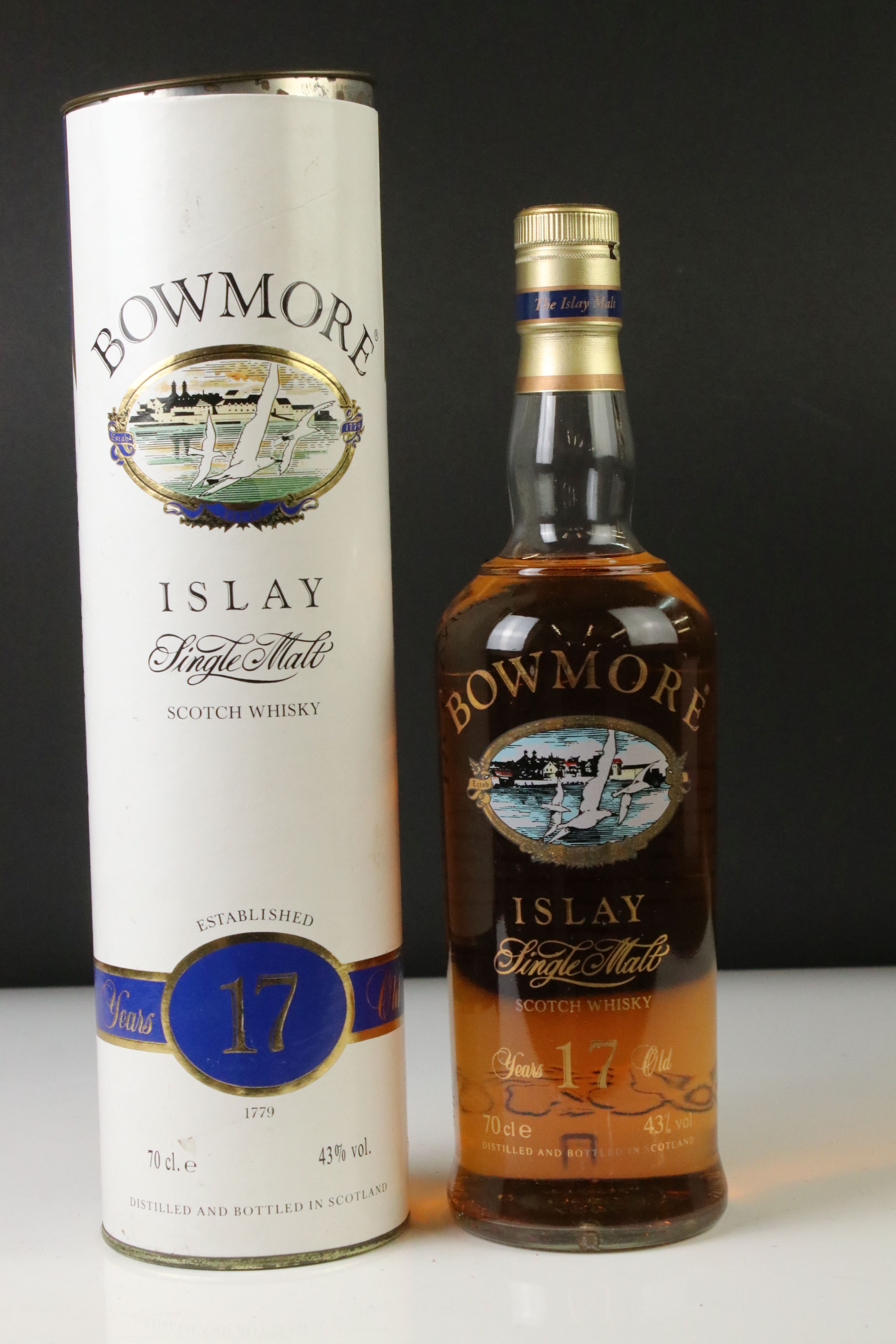 Whisky - 70cl Bottle of Bowmore Islay Single Malt 17 years old in box