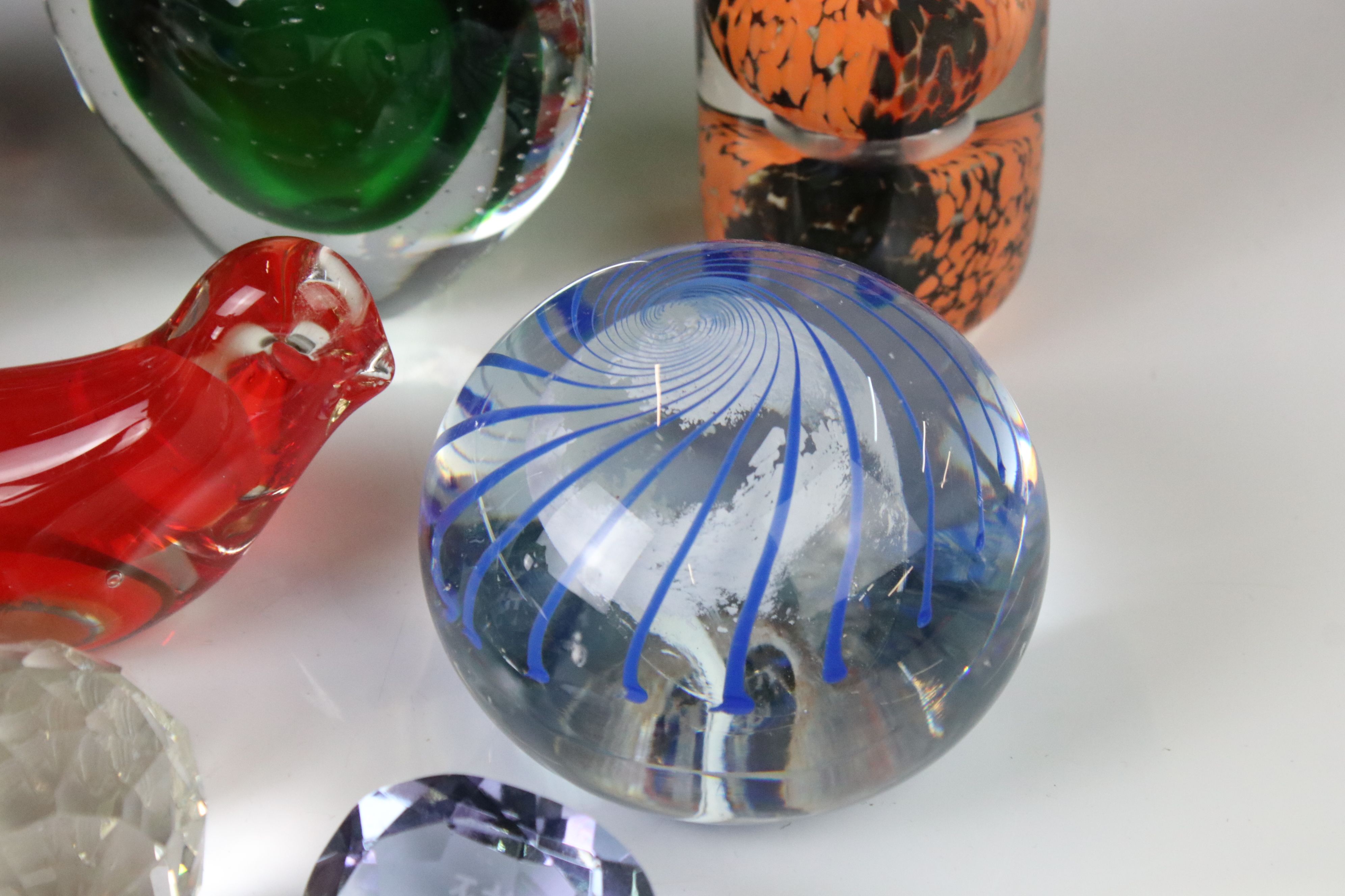 Collection of glass paperweights, to include animals, tea pot etc - Image 7 of 9