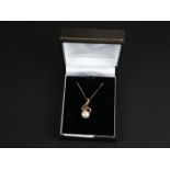 A contemporary 10ct gold necklace and pearl pendant set.