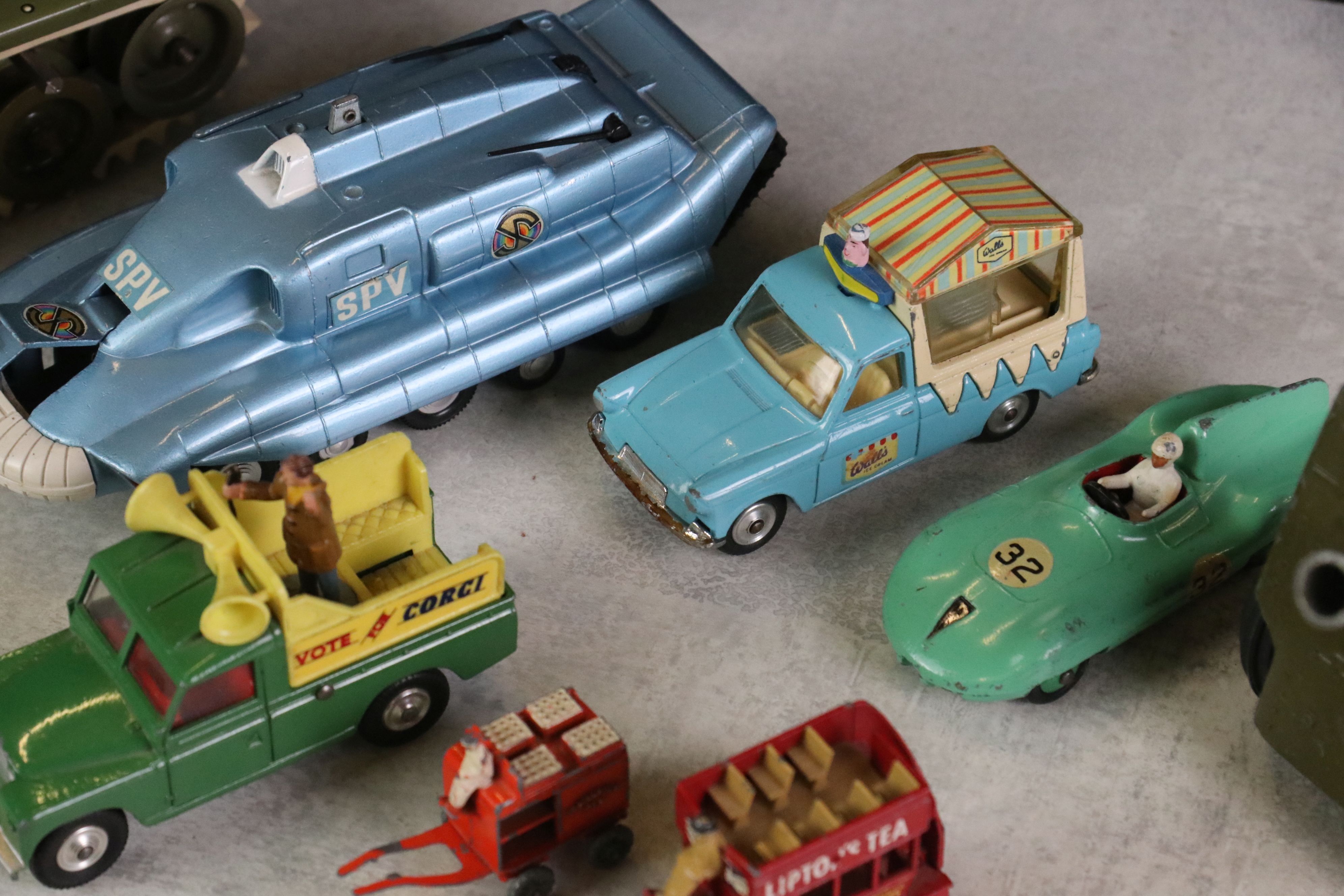 A small collection of vintage die cast and tin plate model vehicles to include Dinky & Corgi - Image 2 of 4