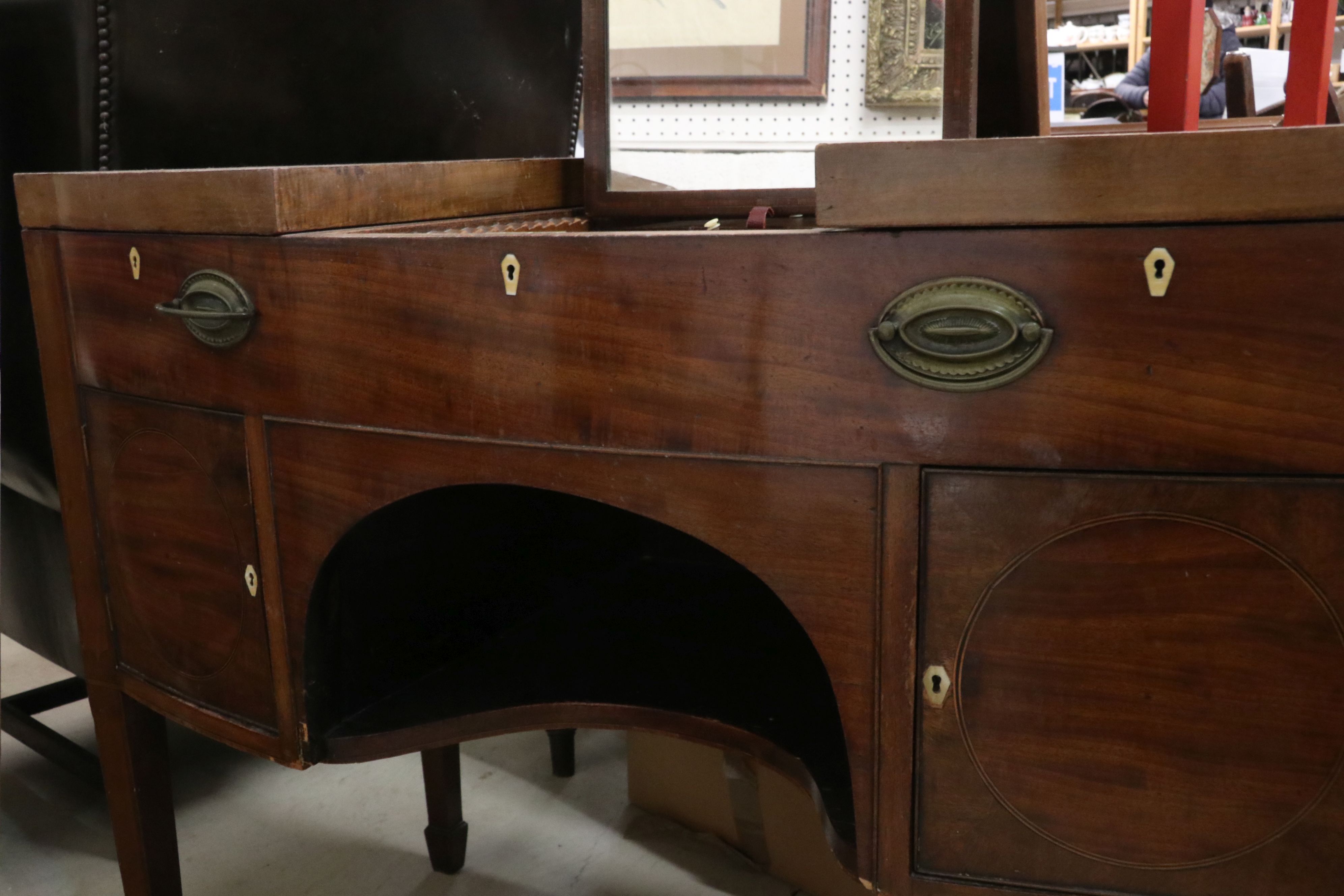 George III Mahogany bow front enclosed Dressing Table, the central hinged lid enclosing a ratchet - Image 3 of 5