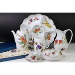 Royal Worcester Evesham Gold pattern ceramics comprising teapot & cover, 6 teacups & saucers, 6