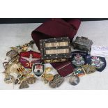 A small group of mixed collectables to include a selection of military badges, parachute regiment
