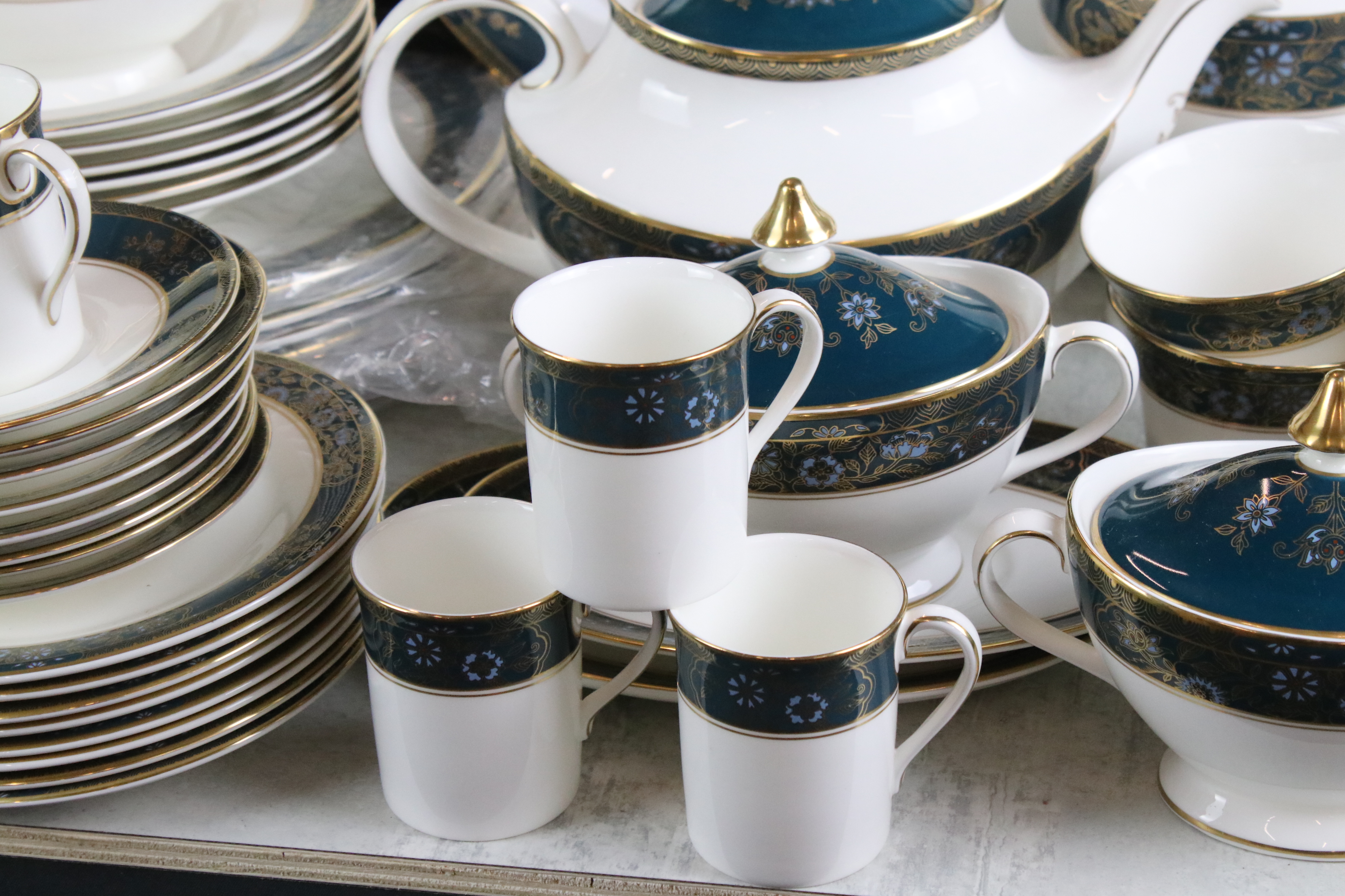 Royal Doulton ' Carlyle ' pattern tea, coffee and dinner service comprising 2 twin-handled lidded - Image 2 of 8