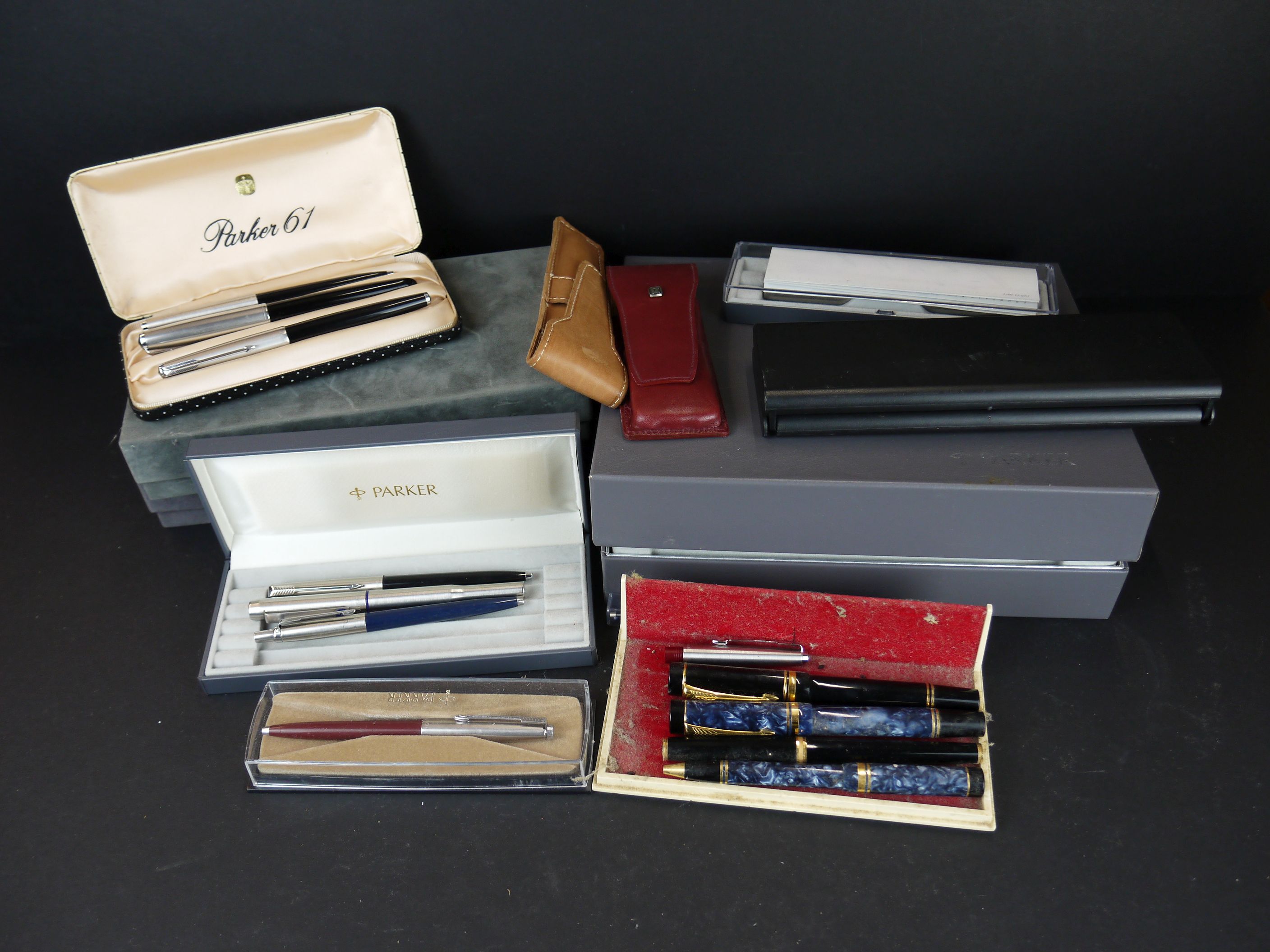 A collection of vintage and contemporary pens and fountain pens to include Parker and Mont Blanc