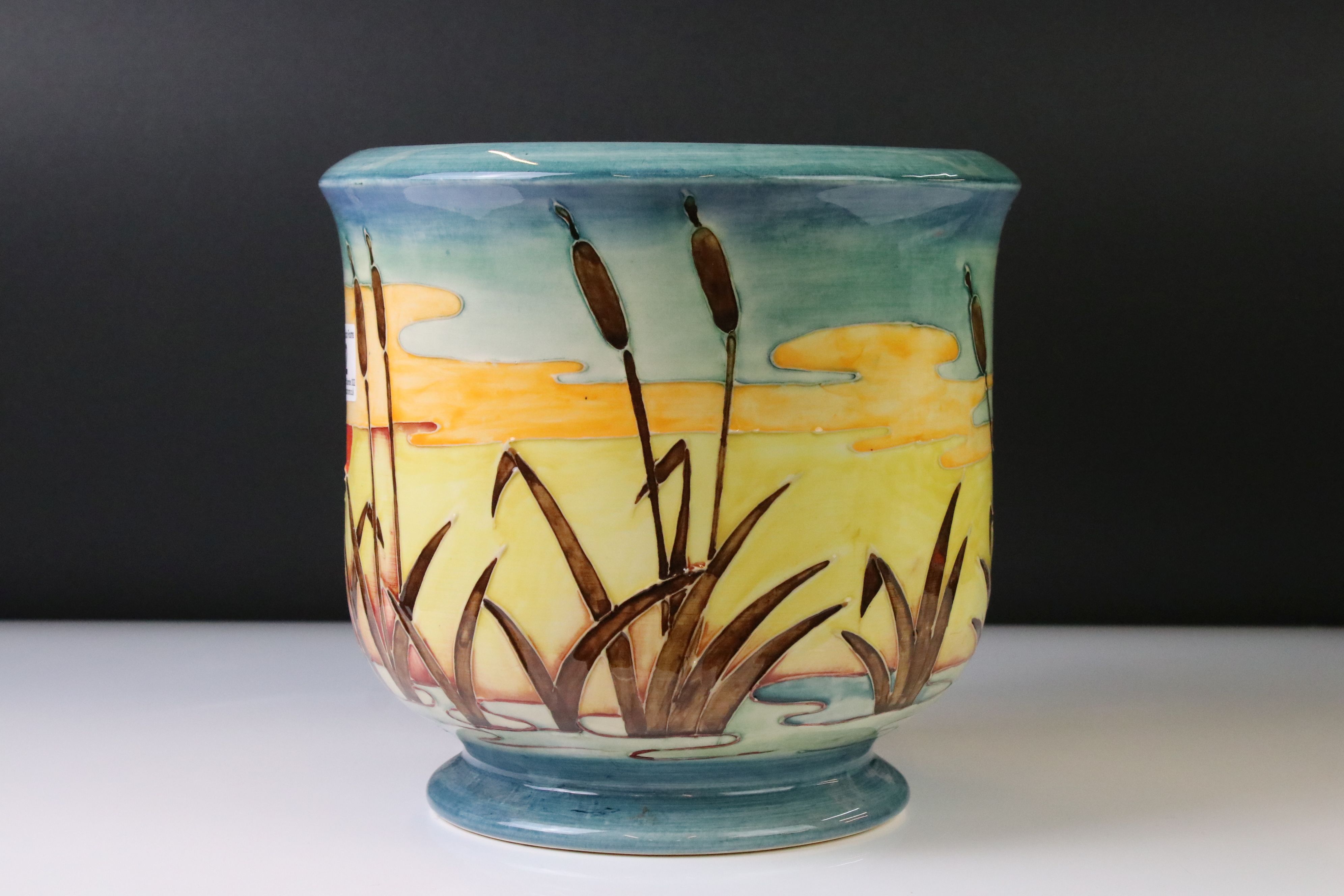 Moorcroft bullrush and landscape pattern planter, raised on a circular foot, signed WM and impressed - Bild 4 aus 5