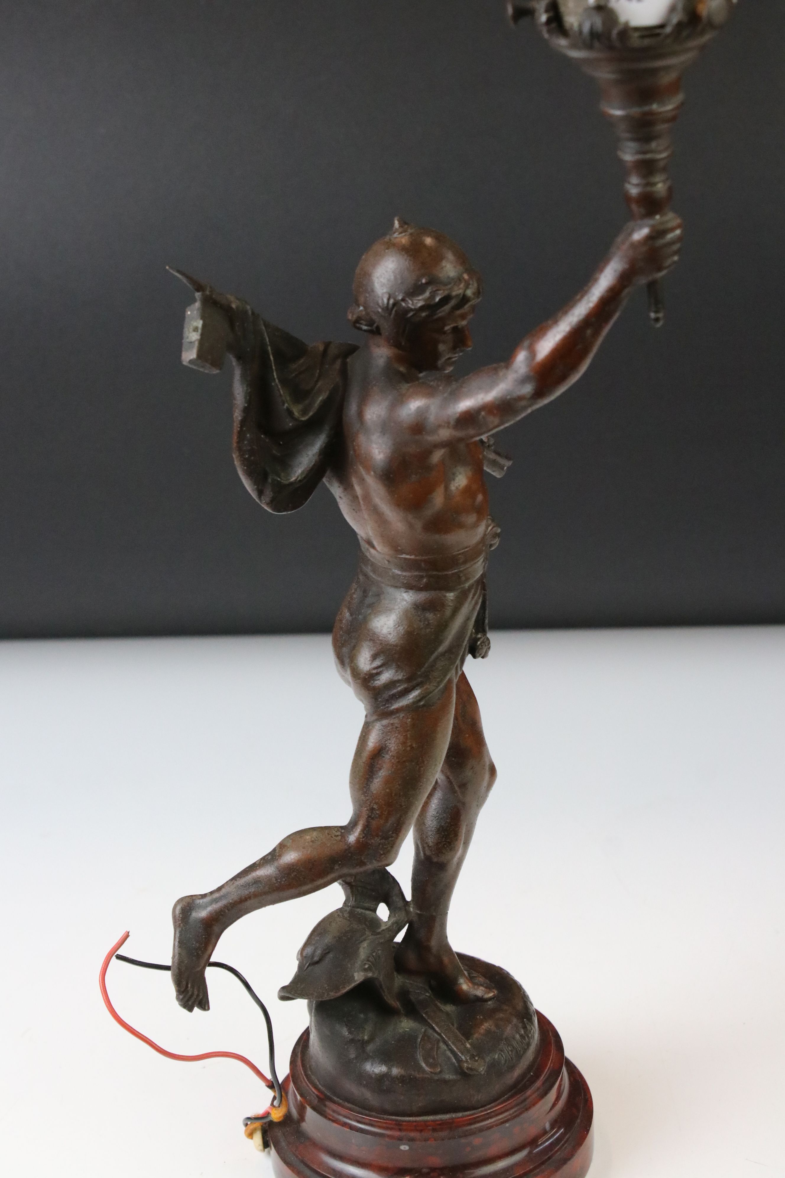 After E. Pirault: A late 19th / early 20th century French spelter table lamp in the form of Victory, - Image 4 of 9