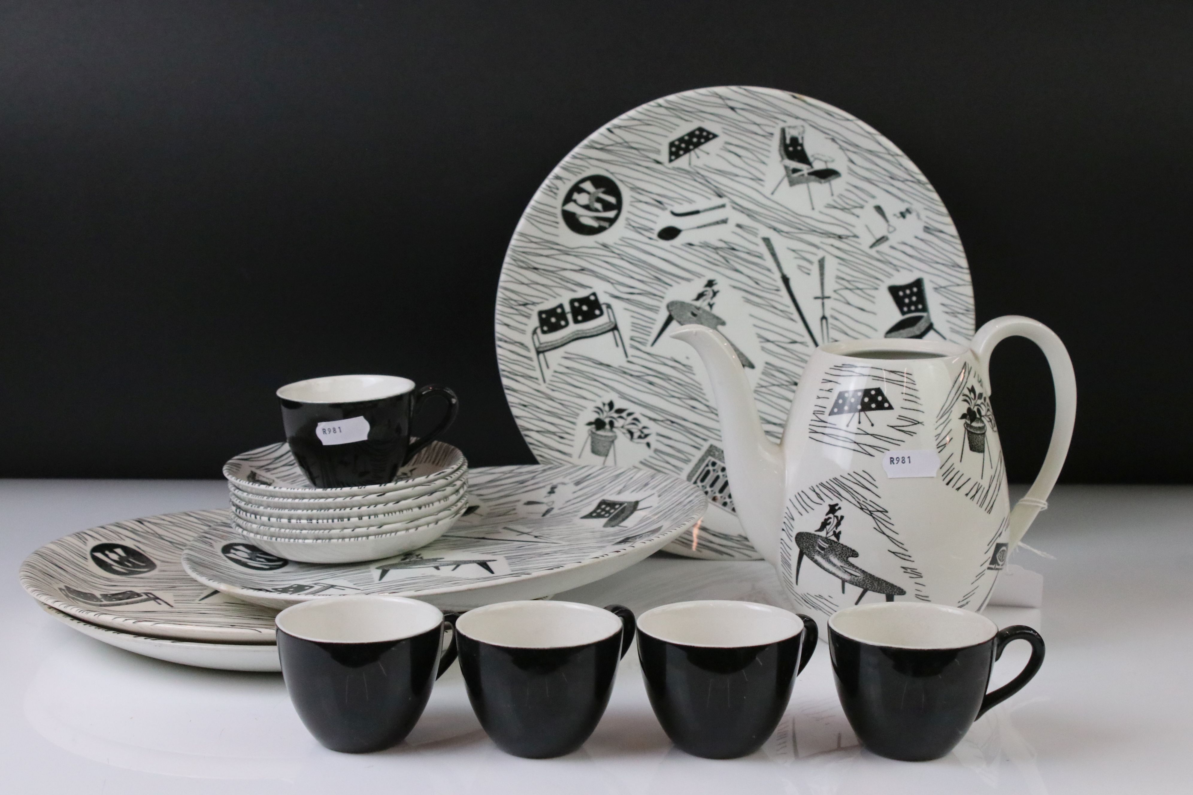 Ridgway Potteries 'Homemaker' pattern part tea set comprising teapot (missing lid), 5 teacups, 6