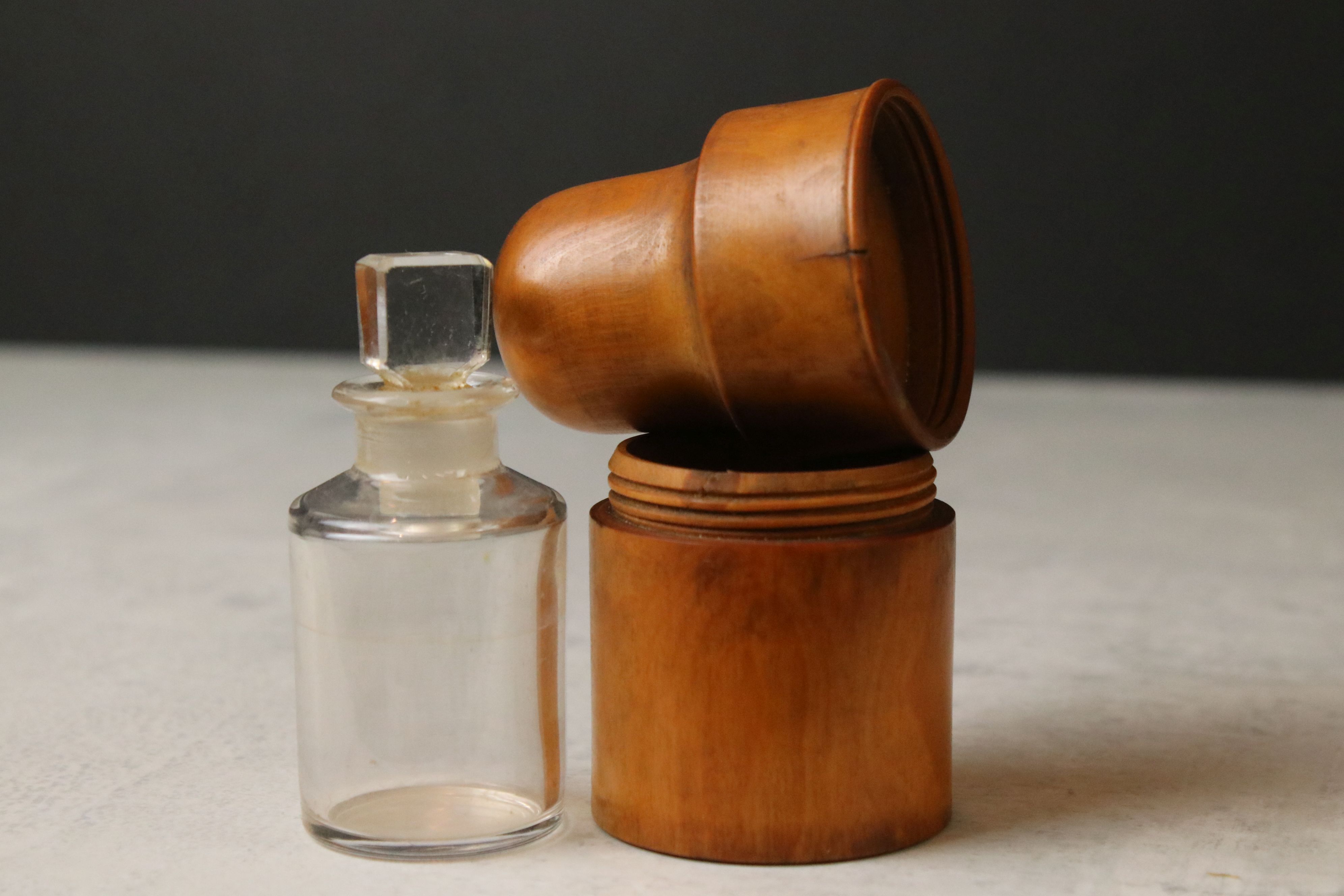 Large Collection of Coloured and Clear Glass Bottles, 19th century onwards including Medicine - Image 9 of 9