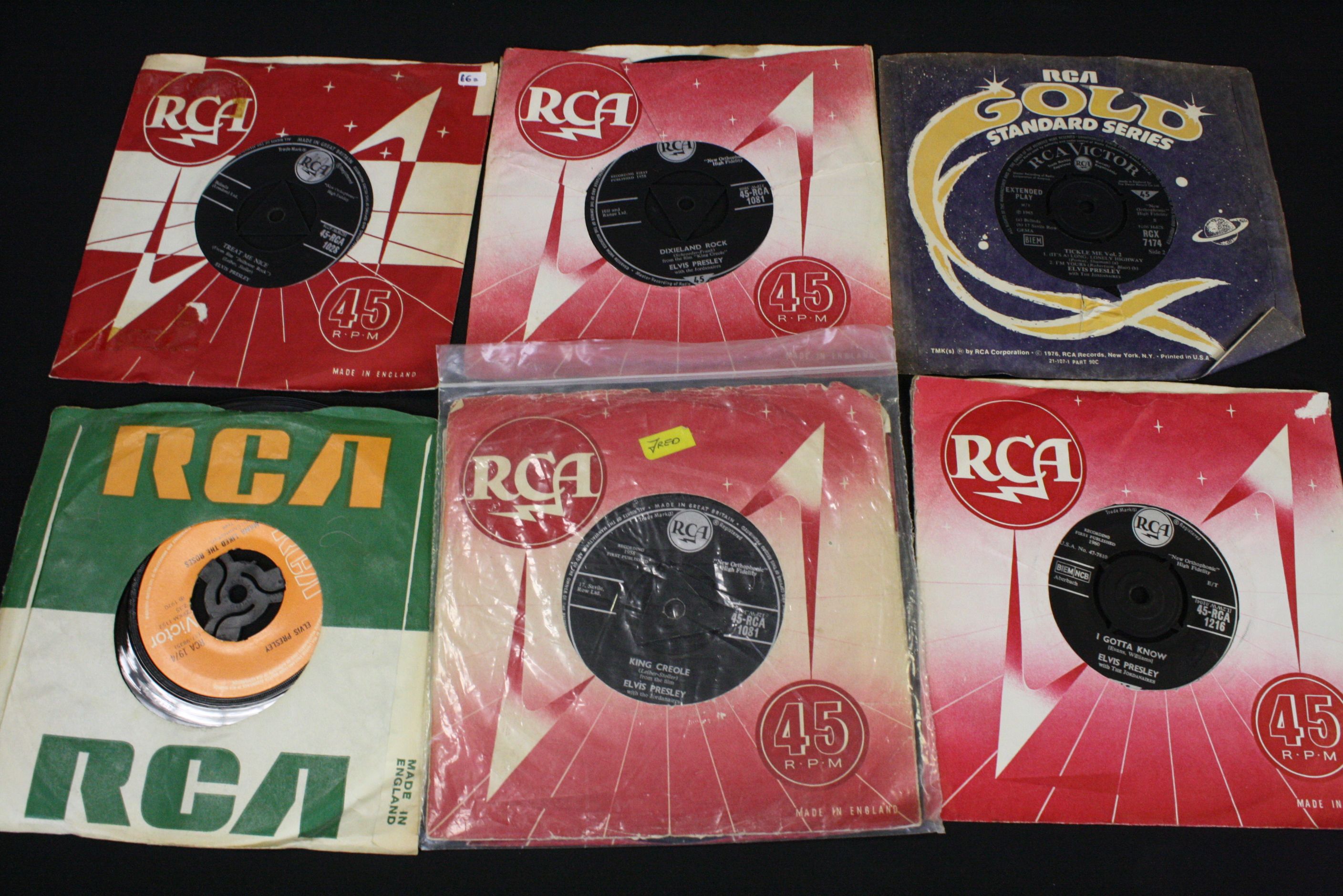 Vinyl - Over 100 Elvis Presley 7" singles including, tri-centre issues, foreign pressings, and - Image 5 of 7