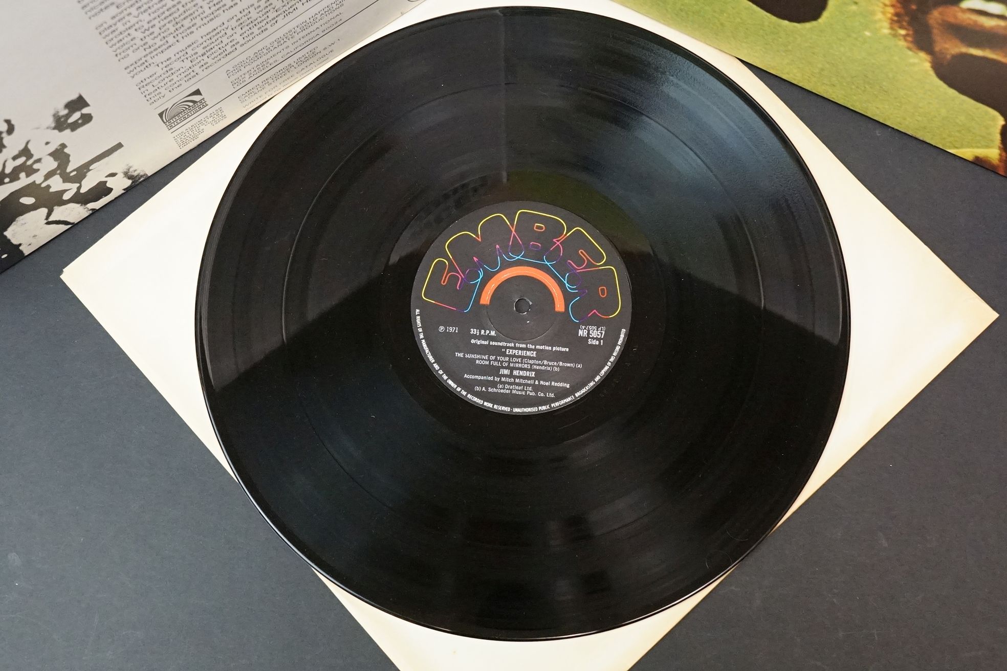 Vinyl - 7 Jimi Hendrix LPs to include Rainbow Bridge (soundtrack), Smash Hits, Isle Of Wight, Band - Image 19 of 21
