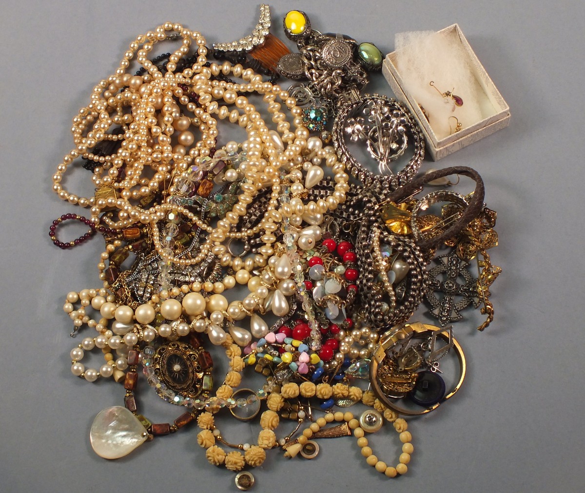 A quantity of sundry costume jewellery including necklaces, rings, watches and brooches, (qty)