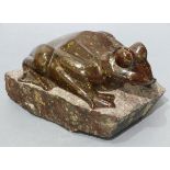 Lawrence MURLEY (British b. 1962) Frog, Sculpture in serpentine, Signed with initials and dated 1995
