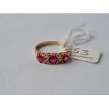 A GOOD QUALITY RUBY AND DIAMOND VICTORIAN THREE STONE RING 18CT GOLD SIZE S - 4 GMS
