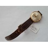 A GENTS GOLD WRIST WATCH BY ROAMER WITH SECONDS SWEEP 14CT GOLD W/O