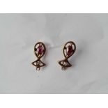 A pair of garnet earrings 14ct gold - 2.3 gms