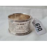 A good heavy napkin ring engraved with vine motives Sheffield 1904 by JD&S - 49 gms
