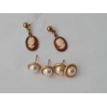 Three pairs of gold mounted earrings 2.4g inc