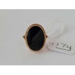 A good gold ring with large black onyx stone 9ct size O - 4.2 gms