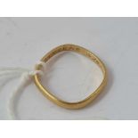A squared off 18ct gold band ring size J 1.8g