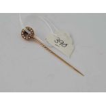 A gold, diamond & pearl top stick pin