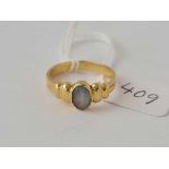 A cabochon opal 18ct gold ring 3.1g inc