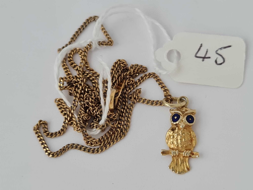 An attractive 14ct gold owl pendant 1.4g with enamel eyes on gilt metal chain