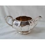 A matching Georgian cream jug also engraved with armorials London 1821 by WE - 300 gms