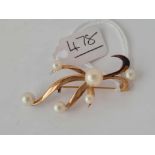 A smaller pearl set brooch 14ct gold - 4.1 gms